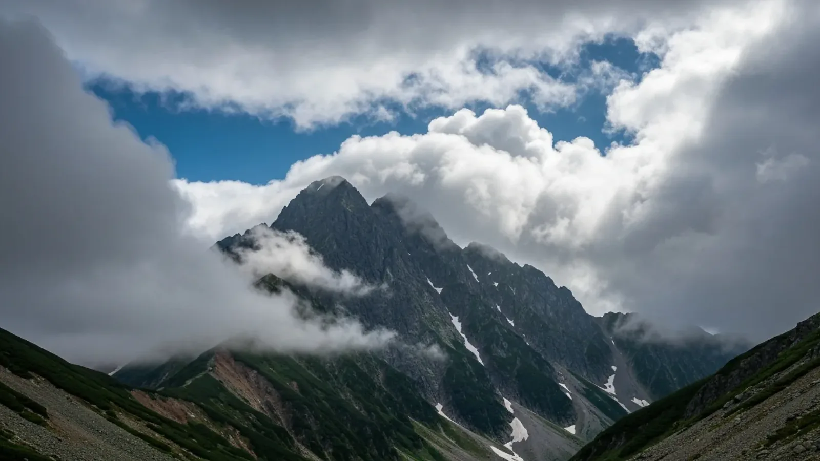 山の天気はなぜ変わりやすいのか？平地との気象の違い